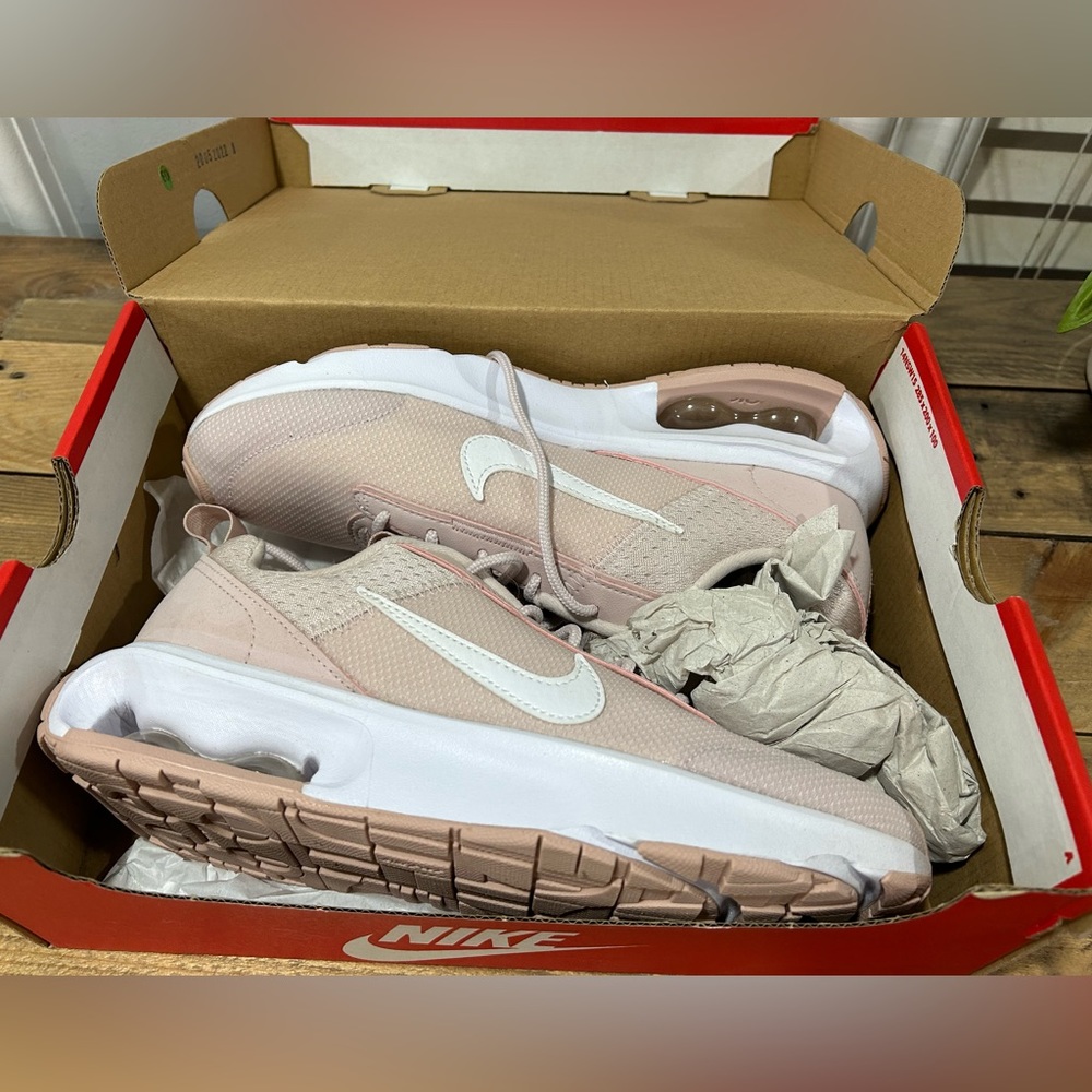 Nike women’s air max running shoes
